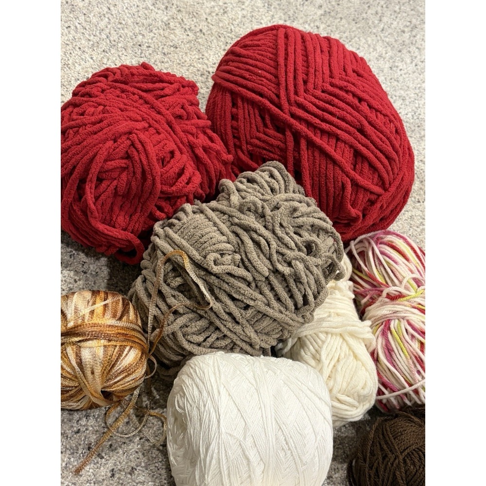 Lot of Yarn Different Colors And Brands Over 2 Pounds‎ Crafts